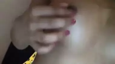 Desi girl play with nipple