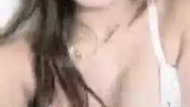 Poonam Pandey Nipple Slip in Instagram live