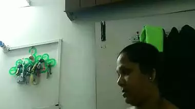 Stepmom naked after bath showing big boobs viral MMS