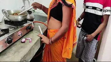 Khana Bana Rhi Didi Ko Kitchen Me Ghodi Bana Kar Choda - Bahanchod Sex Hindi Me