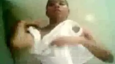 North Indian Girl self filmed her Bathing