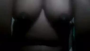 Village Bhabhi Showing Boobs and rubbing pussy