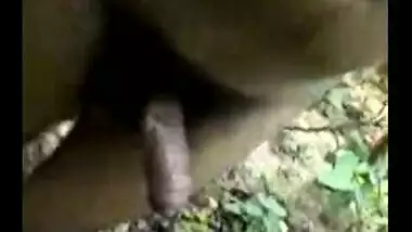 Slim teen girl enjoys outdoor sex with her boyfriend