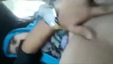 Finger Fucking Sexy Muslim Bhabhi In Car