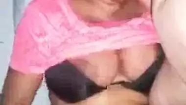 Indian wife squirts during blowjob to boyfriend