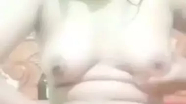 Desi Girl Showing And Fingering