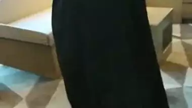 Desi hot wife roming in bra n petticoat