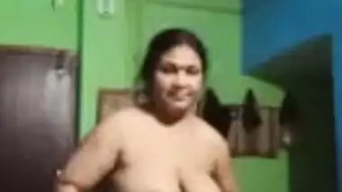 Mature Desi XXX bitch showing her fat nude body on cam