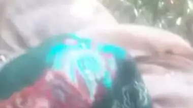 XXX whore rocks out with Desi boy who makes an MMS video in nature