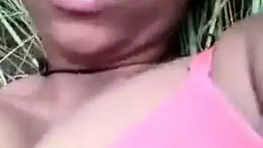 Alluring XXX Desi village bhabi outdoor fucking