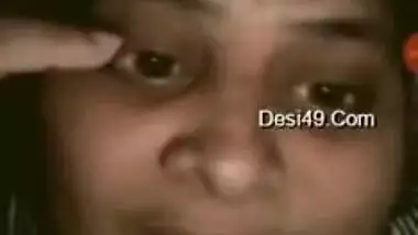 Bedroom XXX video of Indian aunty who exposes big hooters on camera