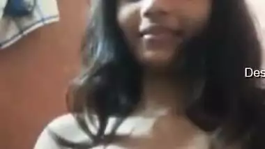 Hot Desi Girl Shows Her Boobs