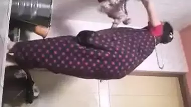 Today Exclusive- Famous Priyarani Bhabhi Record Her Bathing Clip For Fanss