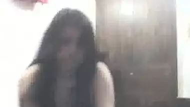 Beautiful girl show her phudi 