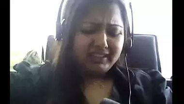 Hot Indian Aunty on Webcam Sqeezing her Naked Big Boobs Mms
