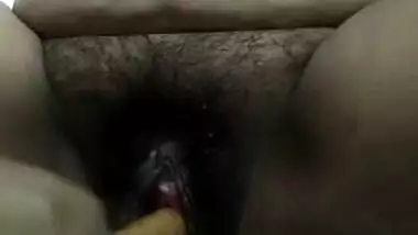 Horny Desi Bhabi Pussy Fucking With Hand Shower