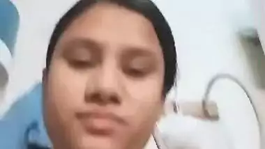 Tight figure babe showing boobs and pussy