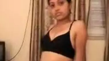 Hot tamil gf showing her nude