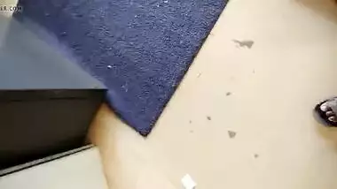 Tamil aunty in Saree navel expose