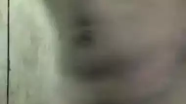 Cute Desi Girl Shows her Boobs