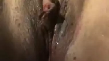 Hot Babe Showing Her Juicy Pussy