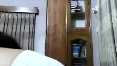 Desi Girl Showing Her Boobs and Ass