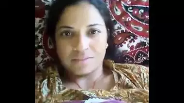 Desi aunty showing boobs and pussy