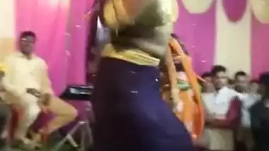 Boob show while dancing