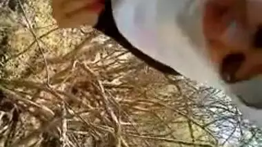 Arab girl outdoor rubbing her puzzy n suckking cock
