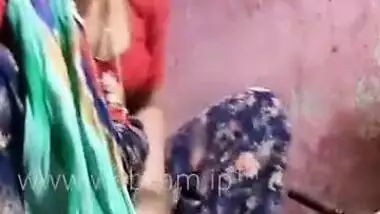 Dehati wife exposes rear on camera before Desi husband comes home