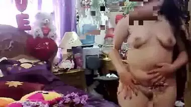 Dubai based pakistani housewife