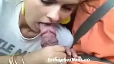 A car blowjob given by a seductive aunty
