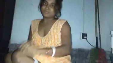 Indian XXX babe gives a good blowjob before getting her pussy fucked MMS