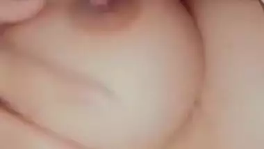 Sexy Indian Babe showing boobs and pussy