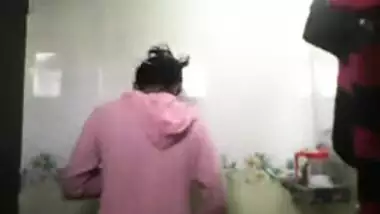 Bangladeshi teen nude MMS dress change video