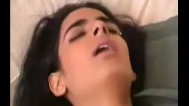 Pune college girlfriend masturbates herself with dildo