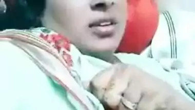 Dehati Bhabhi boob show on live livecam MMS movie scene