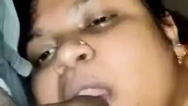 Man's mood depends on Indian girlfriend who gives him a blowjob