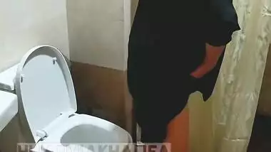 How Muslim Girl Pissing? Caught Piss In Toilet
