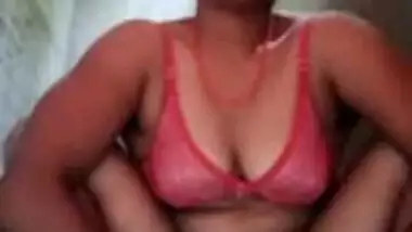 Desi bhbai show pussy in bathroom