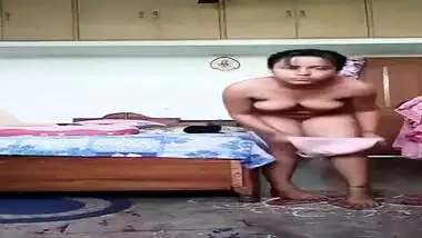 Chubby Desi XXX girl makes sexy nude video to her boyfriend