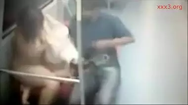 Girl Fucked in Delhi Metro Caught In CCTV