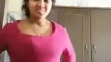 Sexy Indian girl showing her nude on webcam