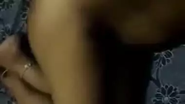 Hungry Desi housewife gives great XXX blowjob to lucky neighbor