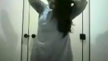 Desi babe ritu stripping