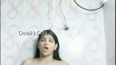 Solo porn video of curvy Indian teen who masturbates in the bathroom