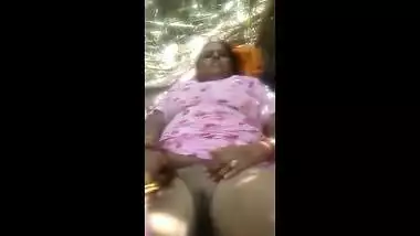 Indian Sex XXX - Desi aunty village bhabi fucking with devar in field