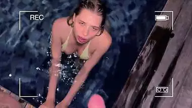 Gorgeous oral in the public pool. Cum on hair...
