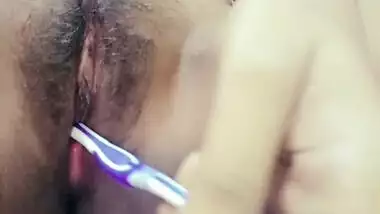 Desi bhabi fucking pussy brush