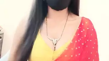 Live streaming cam girl showing sexy round boobs